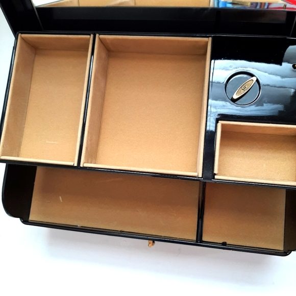 Musical Cosmetic/Jewelry Box - Picture 5 of 8